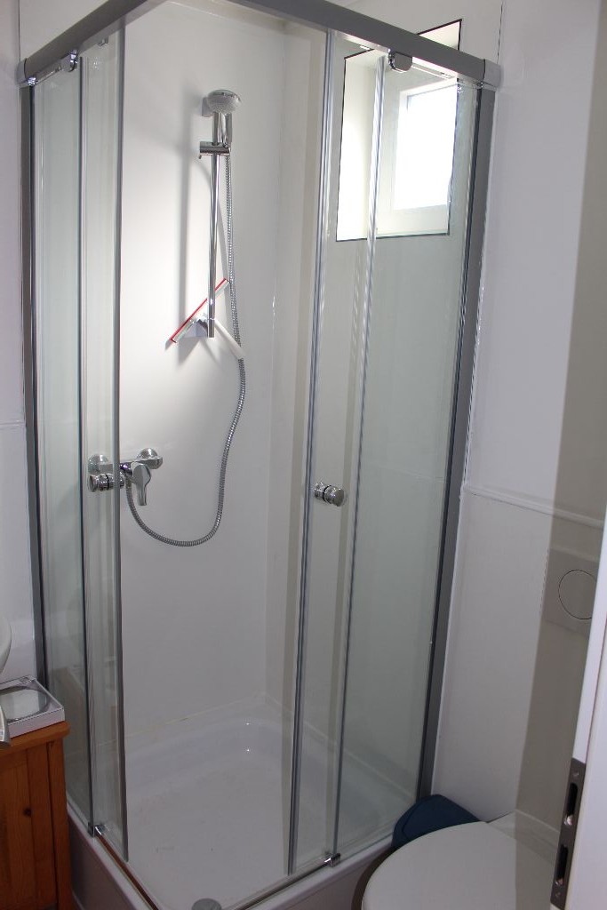 Duschkabine in einem Badezimmer