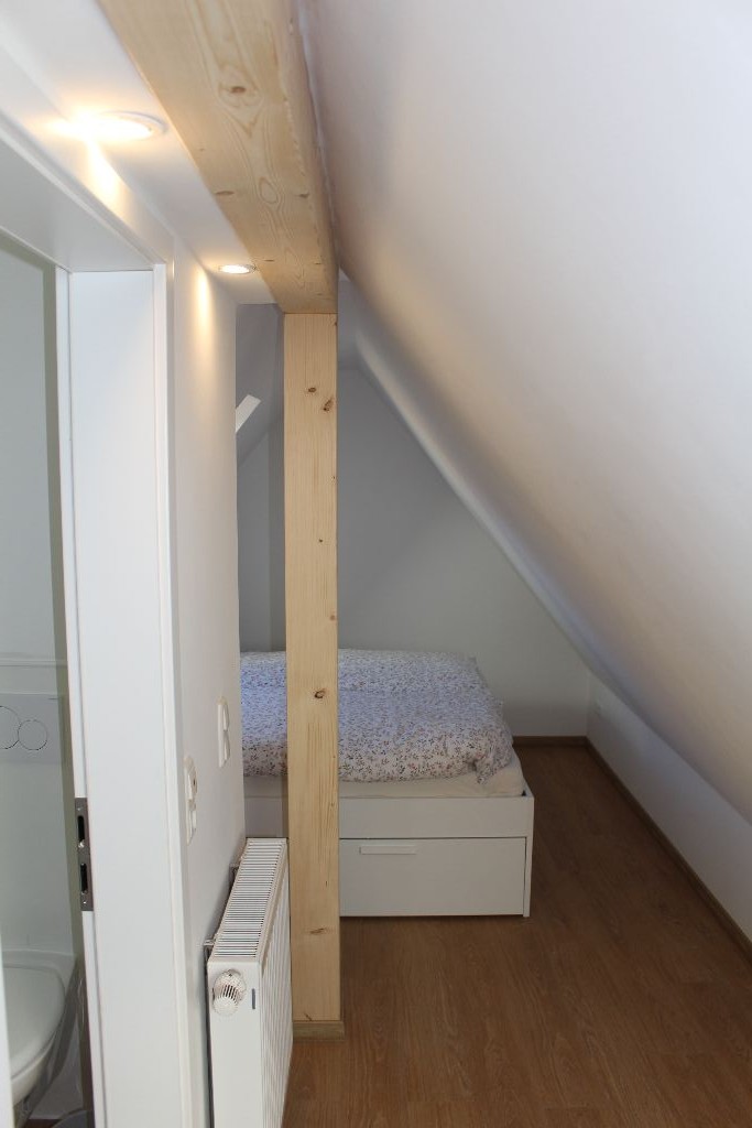 Dachzimmer mit Holzdetail