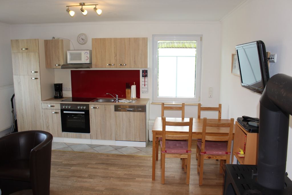 Moderne Küche mit Essbereich