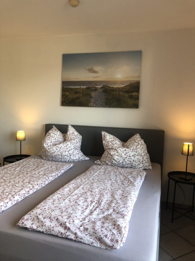 Gemütliches Schlafzimmer mit Betten